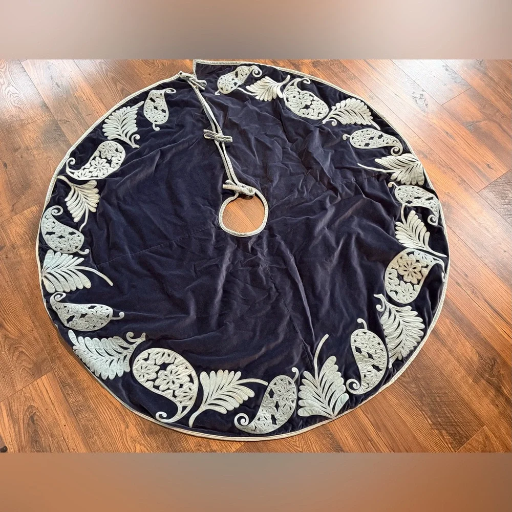 Pottery Barn Vintage Velvet Tree Skirt Blue Paisley Embroidered Tree Skirt Large